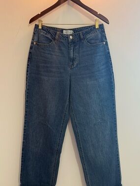 Relaxed High-Rise Boyfriend Jeans in Medium Blue